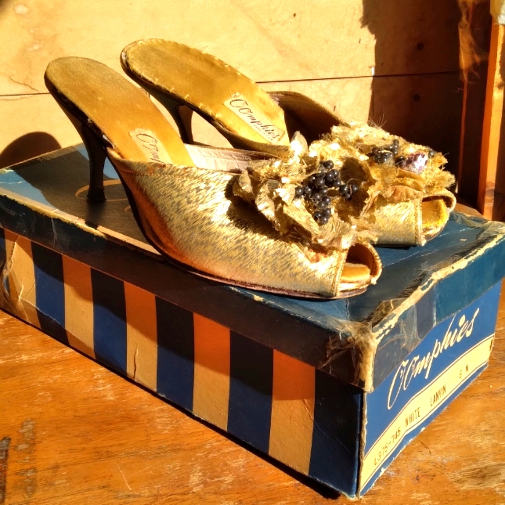 Woman's shoes